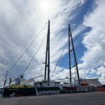 Le Rainbow Warrior fait escale au Port Louis : Maurice en première ligne pour la protection de l’océan indien