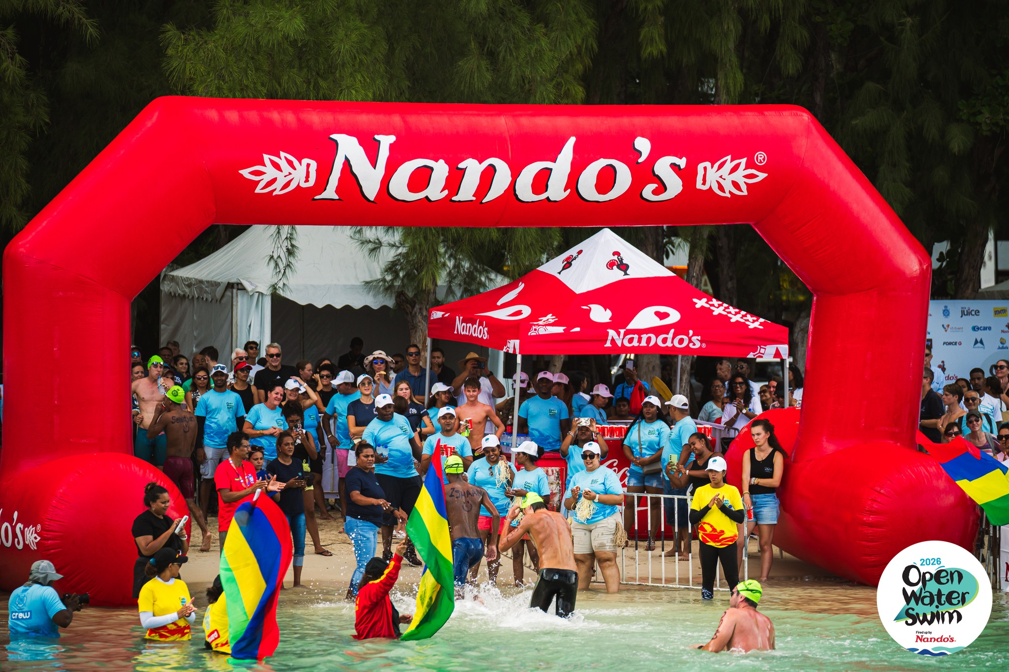 Nando’s et la RLSS unis pour promouvoir la sécurité aquatique à Maurice